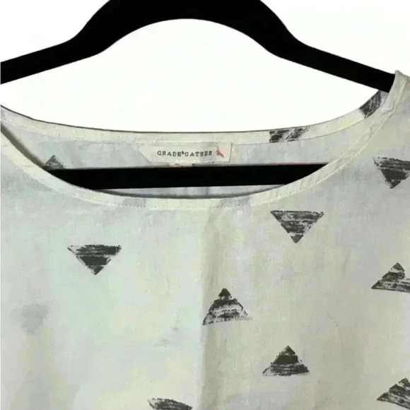 Grade & Gather- cream w black triangles linen top- womens small - Picture 2 of 4